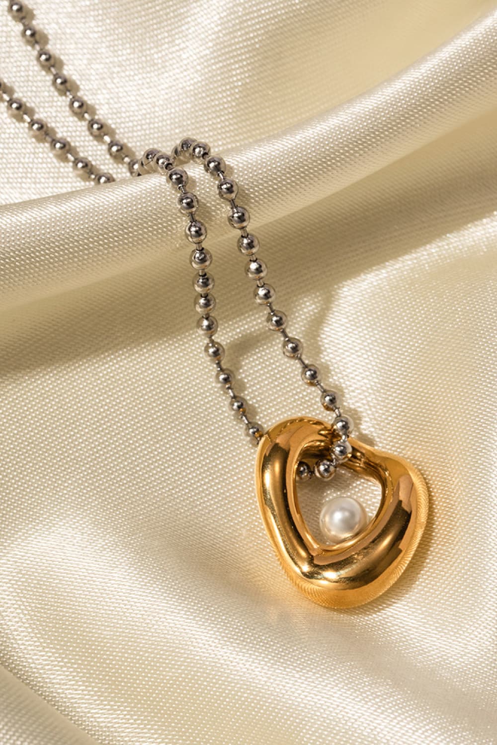 18K Gold-Pleated Synthetic Pearl Peandant Necklace