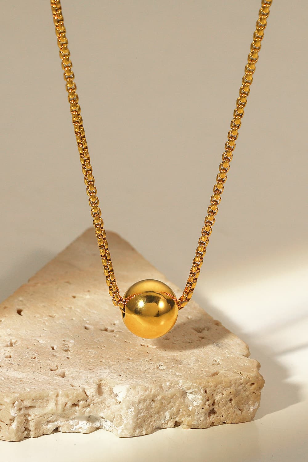 18K Gold-Pleated Round Shape Pendant Necklace
