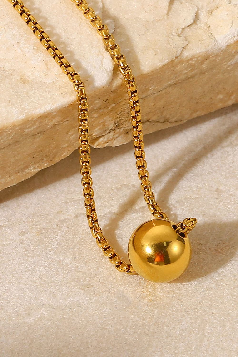 18K Gold-Pleated Round Shape Pendant Necklace